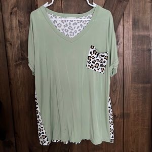 Reb in J Green and leopard top